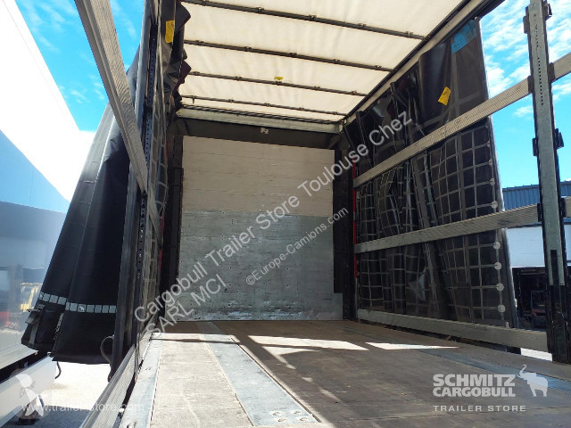 Полуприцеп Schmitz Cargobull Semitrailer...