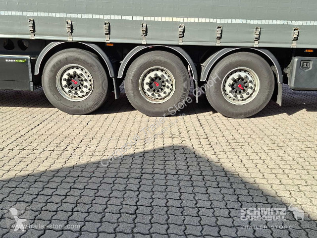 Полуприцеп Berger Curtainsider Standard Getränke
