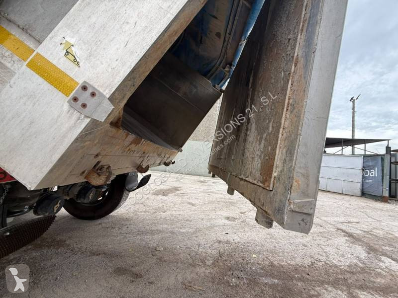 Leciñena S3NA semi-trailer