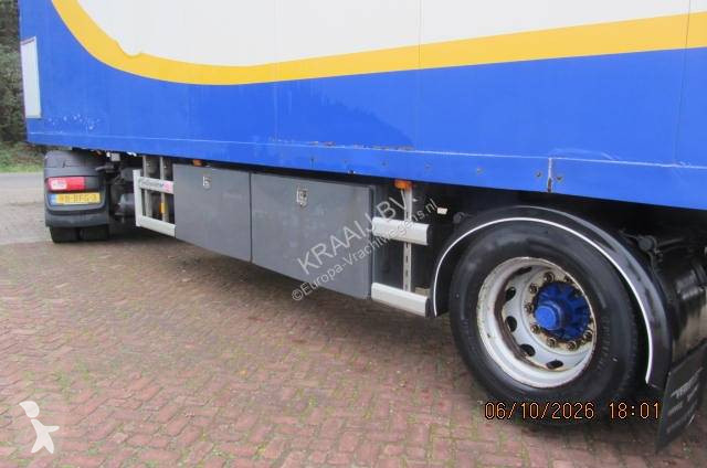 Floor  semi-trailer