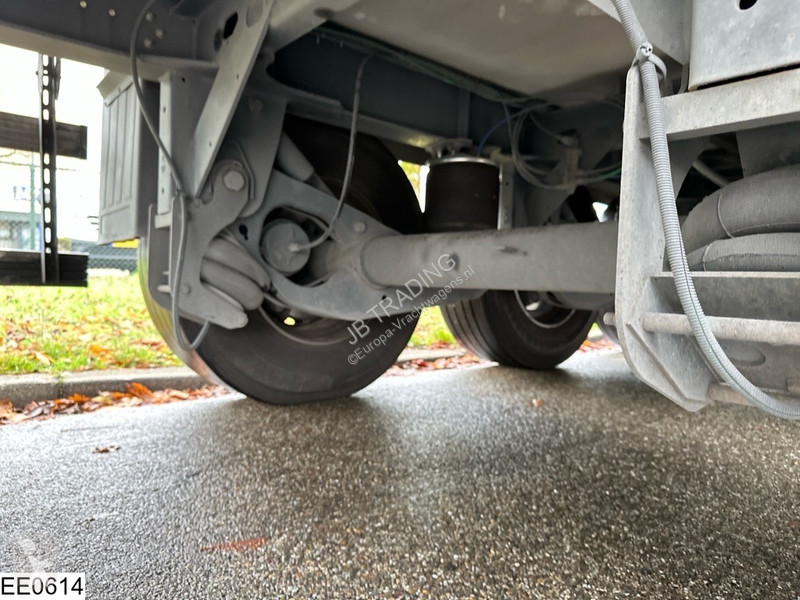 Semitrailer Trouillet Koel vries Carrier Vector...