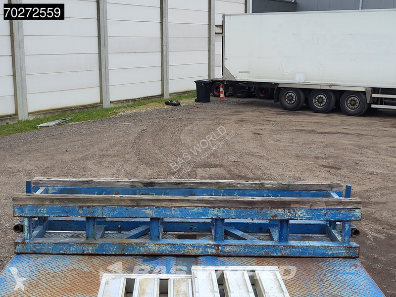 Semitrailer Nooteboom BAZ-66 4xLenkachse...