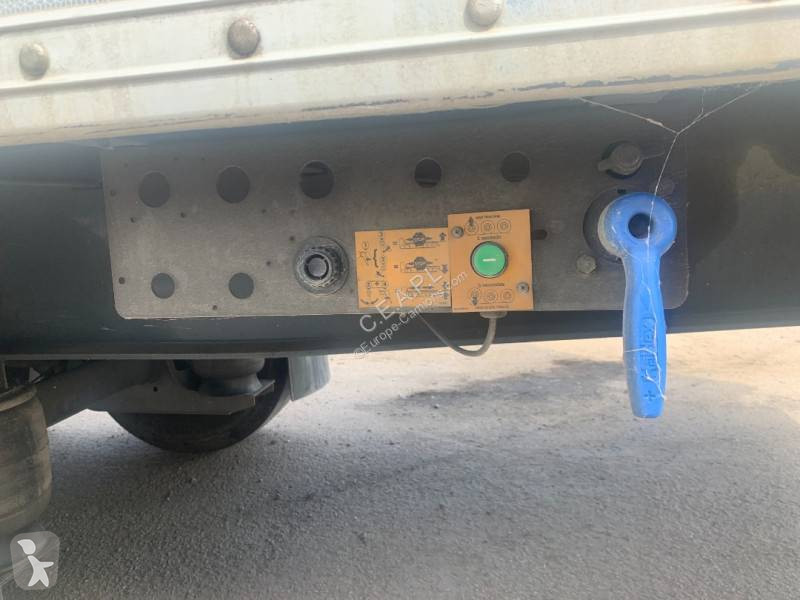 Semirimorchio Fruehauf Express Liner accidentée