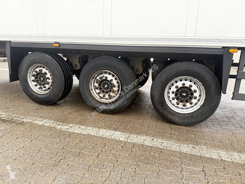 نصف مقطورة Schmitz Cargobull Refrigerated...