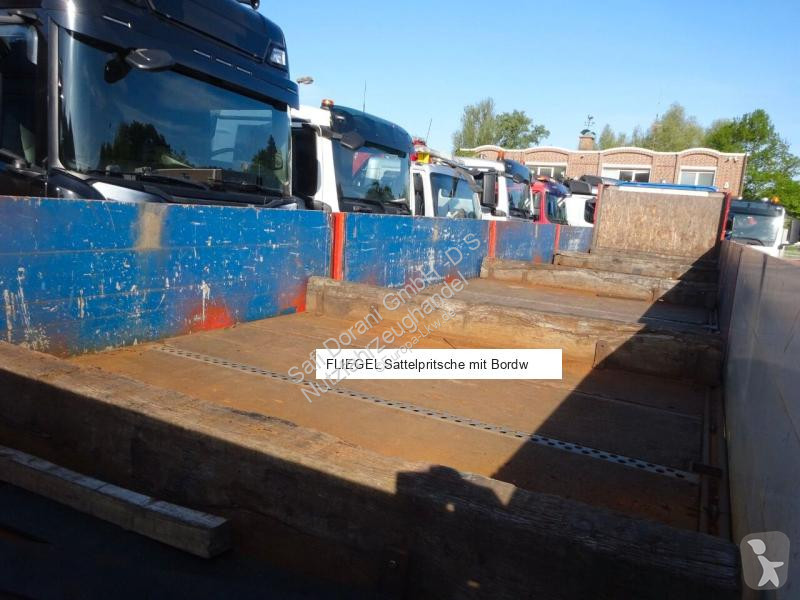 نصف مقطورة Fliegl Sattelpritsche mit Bordwänden...
