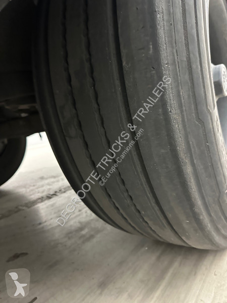 نصف مقطورة LAG Tautliner