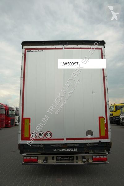 نصف مقطورة Schwarzmüller