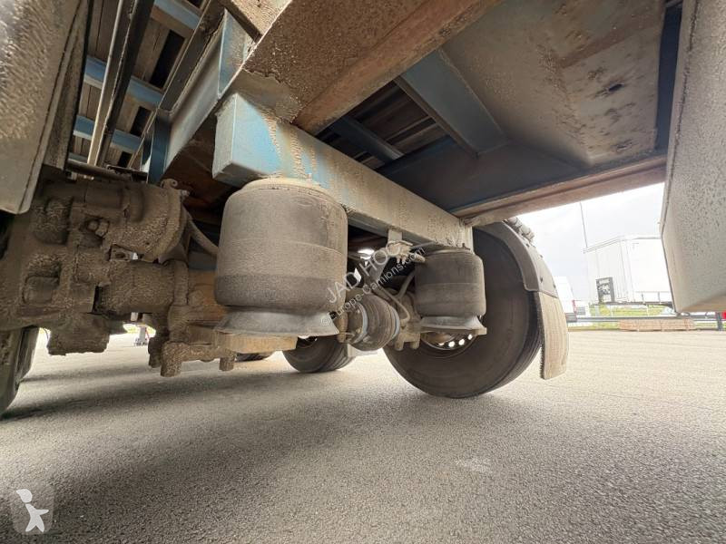 Náves Trax