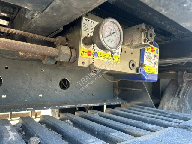 نصف مقطورة  K200 - 92m3 2x Liftachse