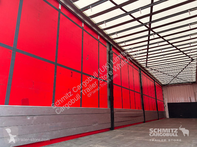 نصف مقطورة Kässbohrer Curtainsider Standard
