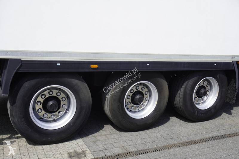 Полуремарке Lamberet refrigerated semi-trailer...