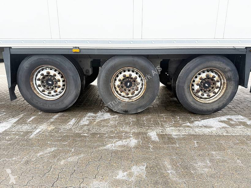 نصف مقطورة Schmitz Cargobull Refrigerated...