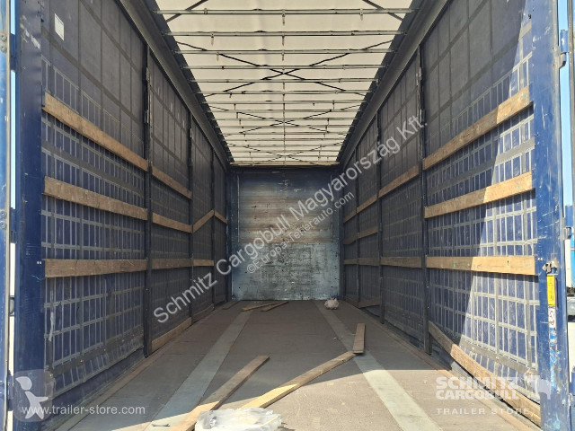 نصف مقطورة Kögel Curtainsider Mega