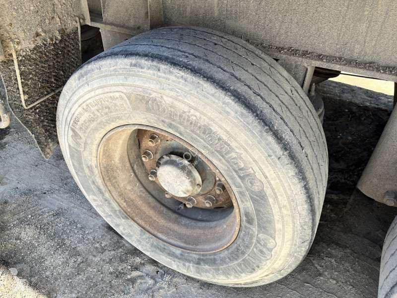 نصف مقطورة Kaiser  3 ESSIEUX