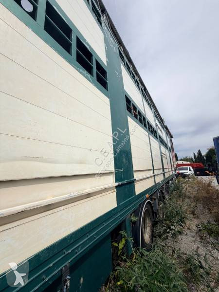 Semi remorque Samro a étages Accidentée