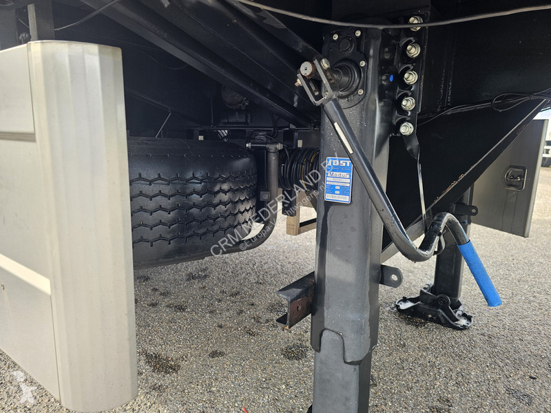 Полуремарке Broshuis 1AOU 10 10 /SINGLE AXLE/...