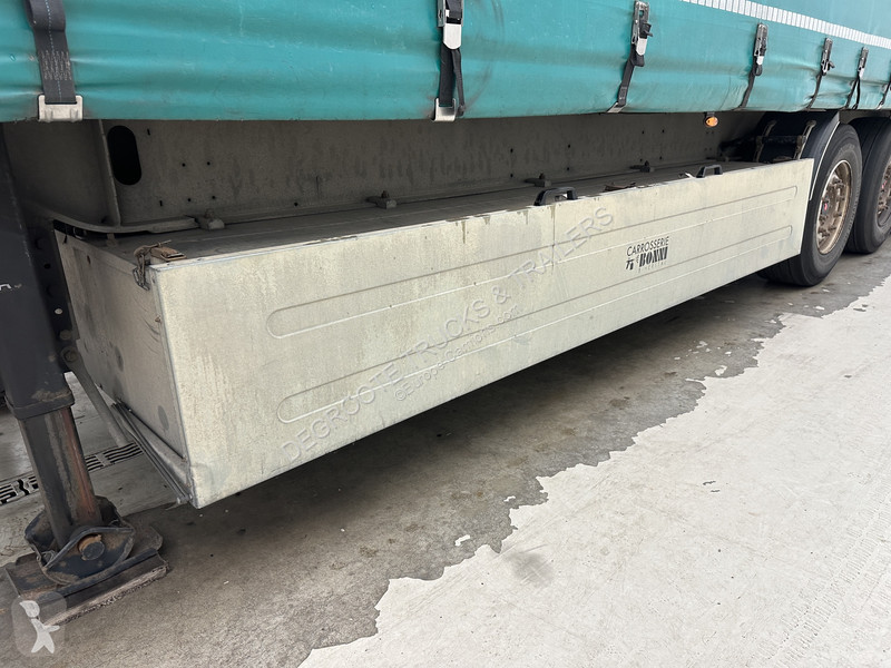 Fliegl Tautliner semi-trailer