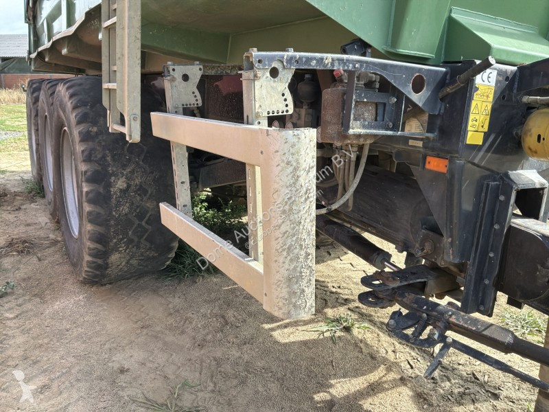Náves  P33T