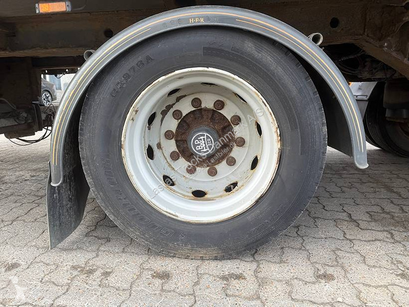 نصف مقطورة Krone Curtainsider / Planenauflieger