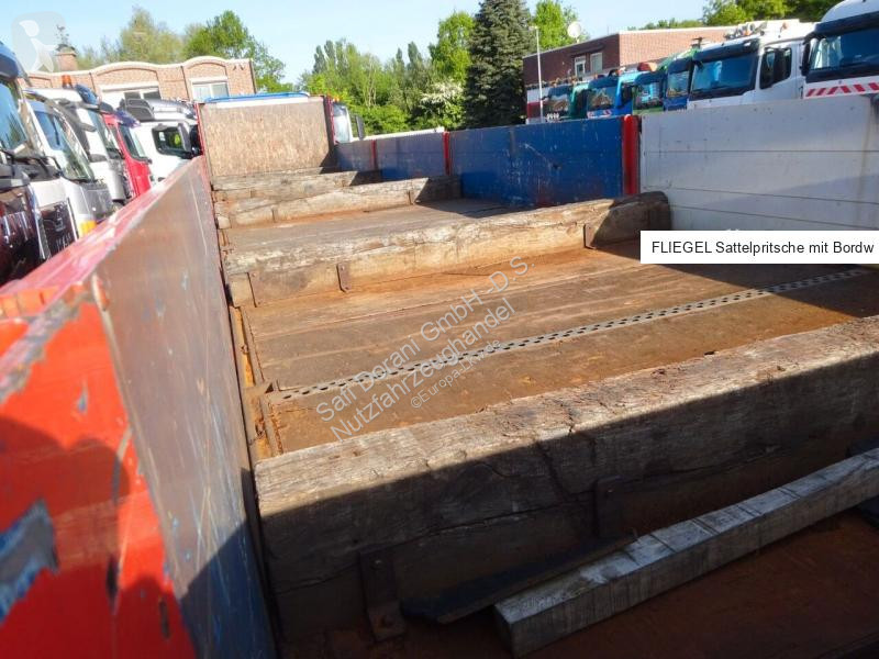نصف مقطورة Fliegl Sattelpritsche mit Bordwänden...