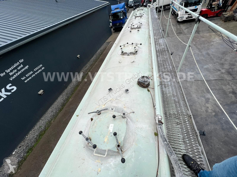 نصف مقطورة Kässbohrer SSK60 Kippsilo