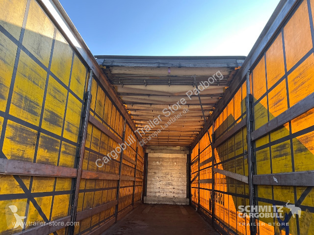 نصف مقطورة Schmitz Cargobull Curtainsider Mega