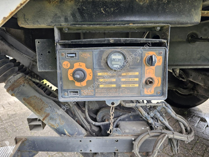 Semi remorque  Closed box - 3x steering axle...