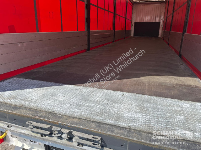 نصف مقطورة Kässbohrer Curtainsider Standard