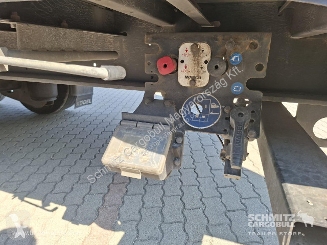 نصف مقطورة Kögel Curtainsider Mega