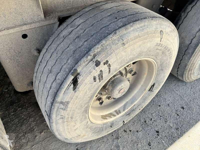 نصف مقطورة Kaiser  3 ESSIEUX