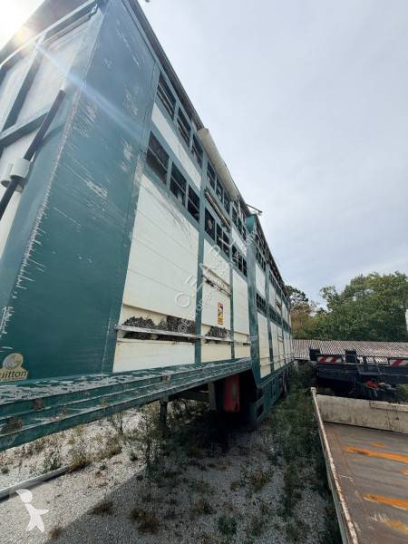 Semi remorque Samro a étages Accidentée