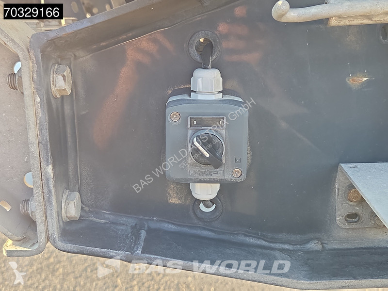Полуприцеп Schwarzmüller SK 3 axles Lift Axle...