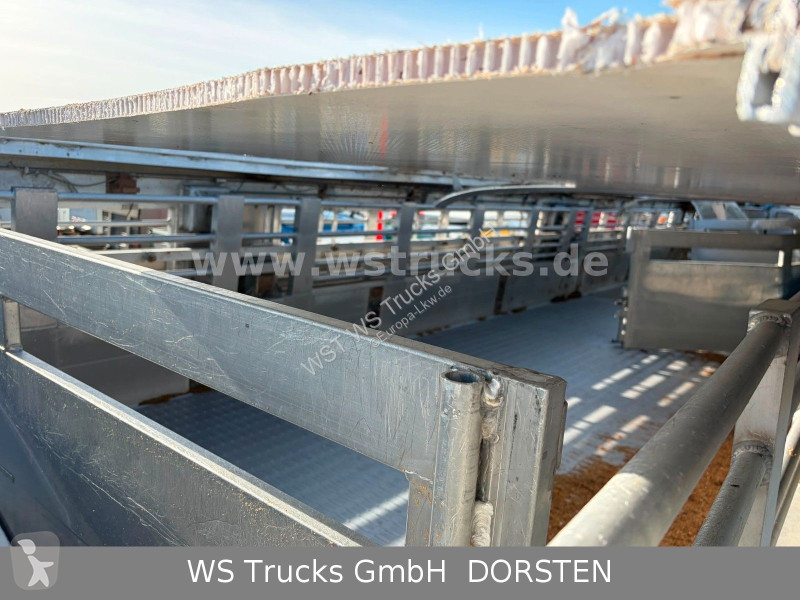 Semitrailer  Finkl  3 Stock Hubdach Typ 2...