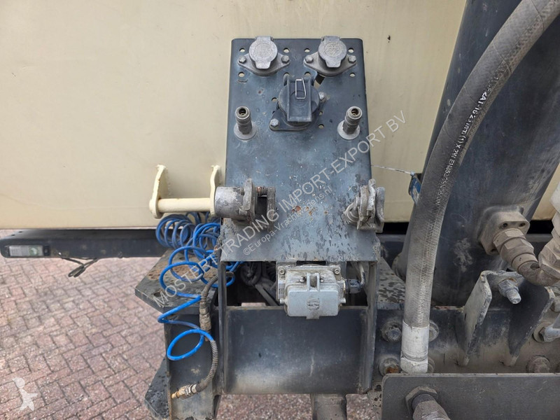 AJK OP 17-30/22 5 3-axle tipper - Mercedes...