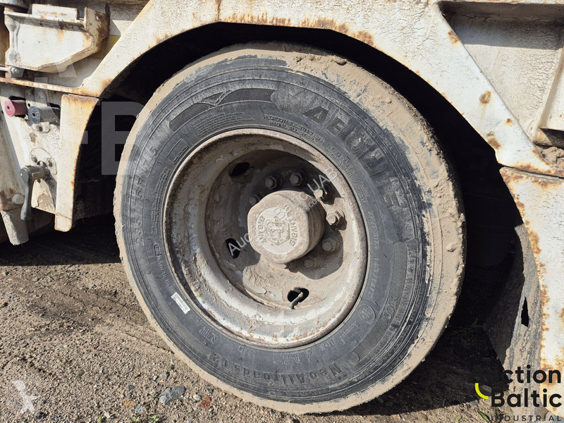 Doll S3L semi-trailer