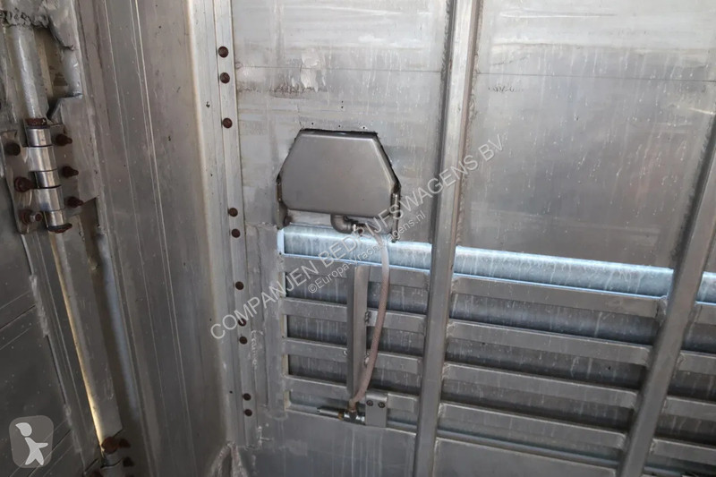 نصف مقطورة Pezzaioli SBA 31 - Cattle Transport