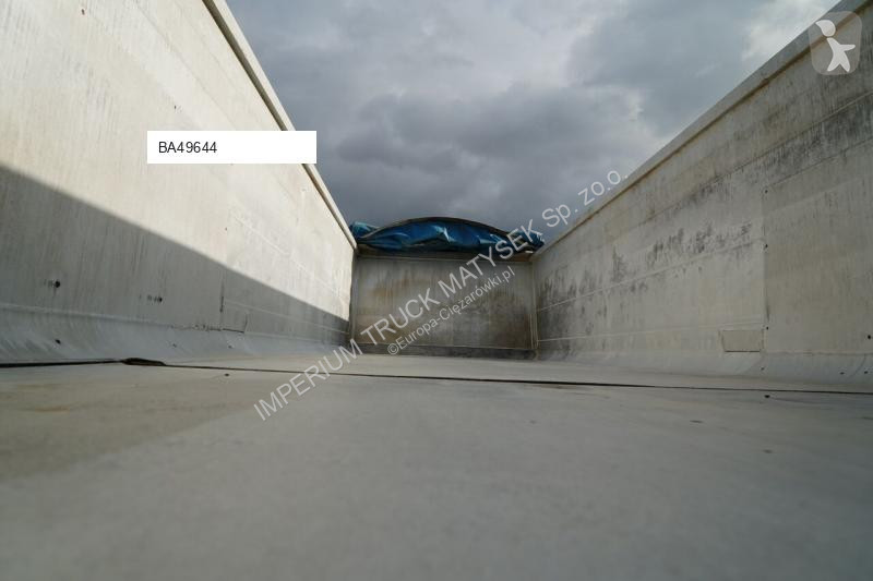 نصف مقطورة Benalu