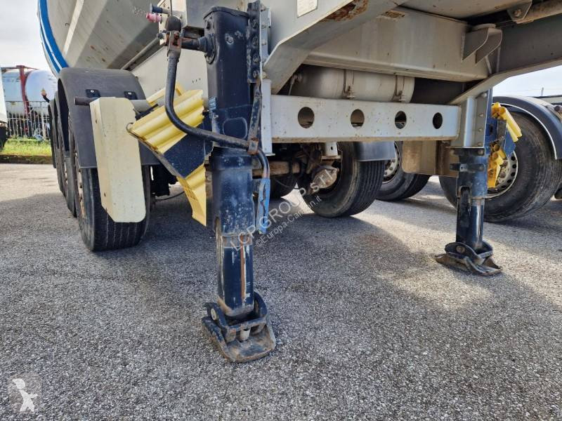 نصف مقطورة Menci SA740R