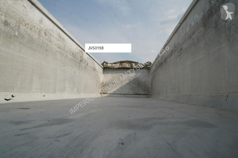 نصف مقطورة Benalu