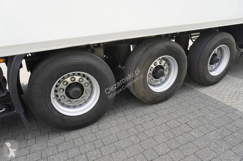 Полуремарке Lamberet refrigerated semi-trailer...
