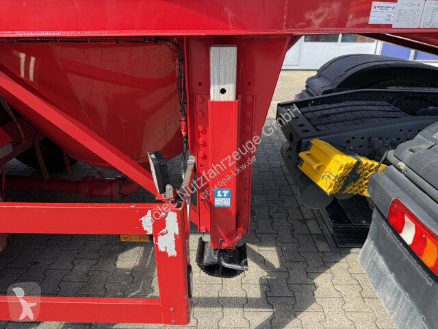 Semi remorque Feldbinder FFB Silo Auflieger...
