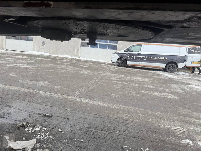 Полуприцеп  3 axle Curtainsider / Planenauflieger