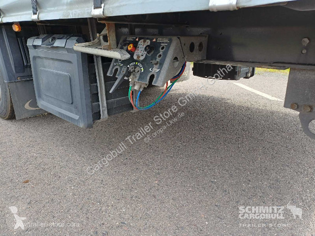 نصف مقطورة Fliegl Curtainsider Mega Getränke