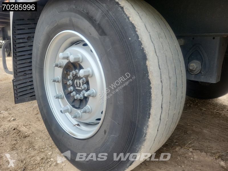 Krone Hardwood Lift Axle semi-trailer