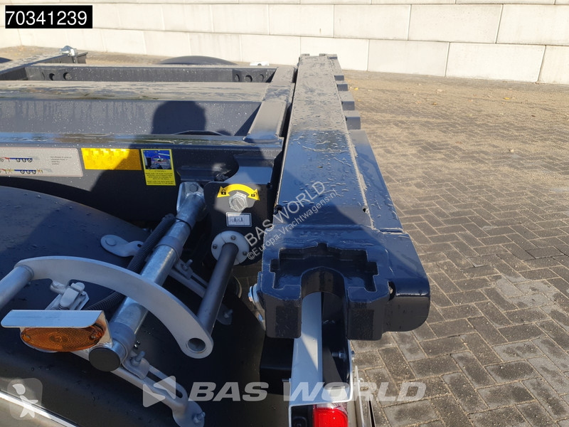 Kässbohrer XS 3 axles NEW Multi 45'ft Lift Axle...