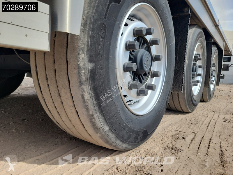Semitrailer Chereau Thermoking SLXe 300 3 axles...