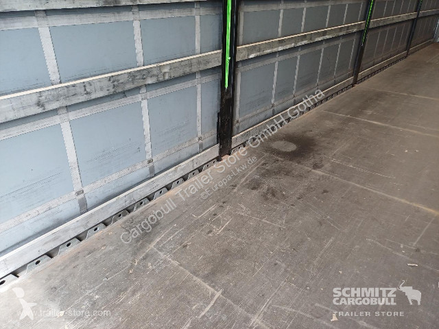 نصف مقطورة Fliegl Curtainsider Mega Getränke