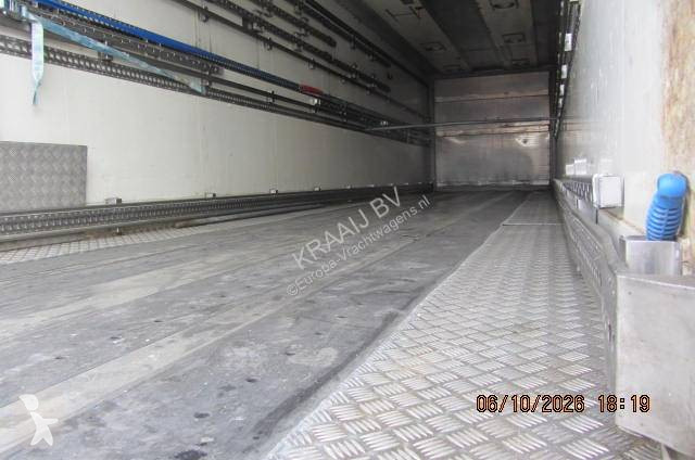 Floor  semi-trailer