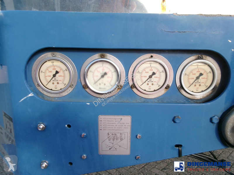 Semiremorca Goldhofer 3-axle lowbed trailer...