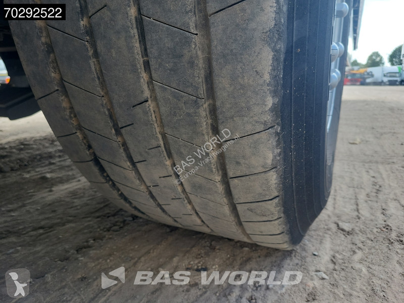 Semiremorca Wielton NS-3 Tailgate Lift Axle